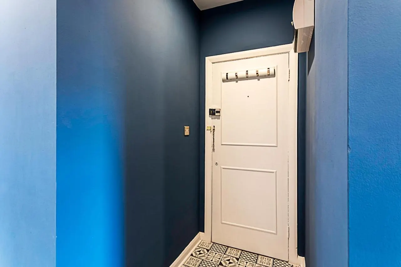 Cosy Spitalfields Hideaway Apartment London