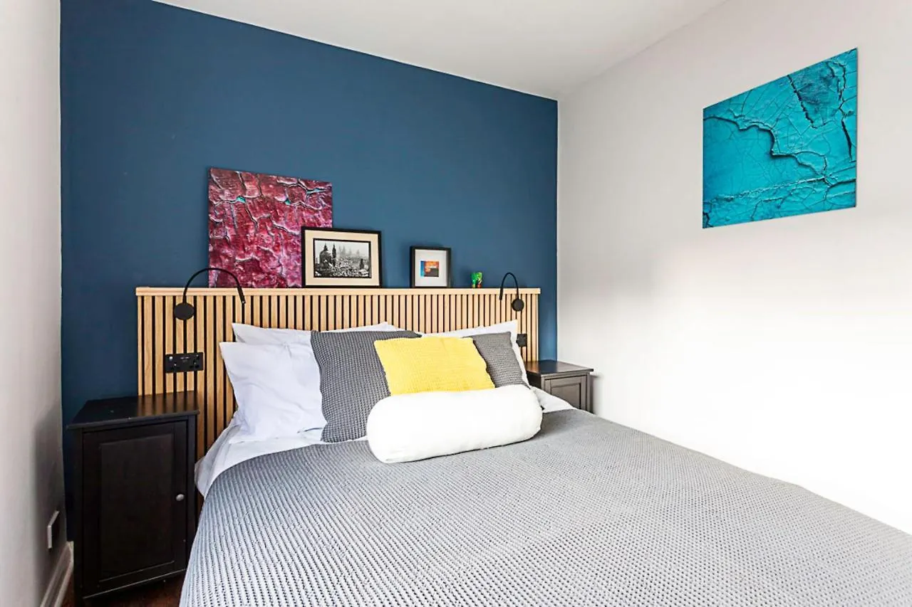 Cosy Spitalfields Hideaway Apartment London